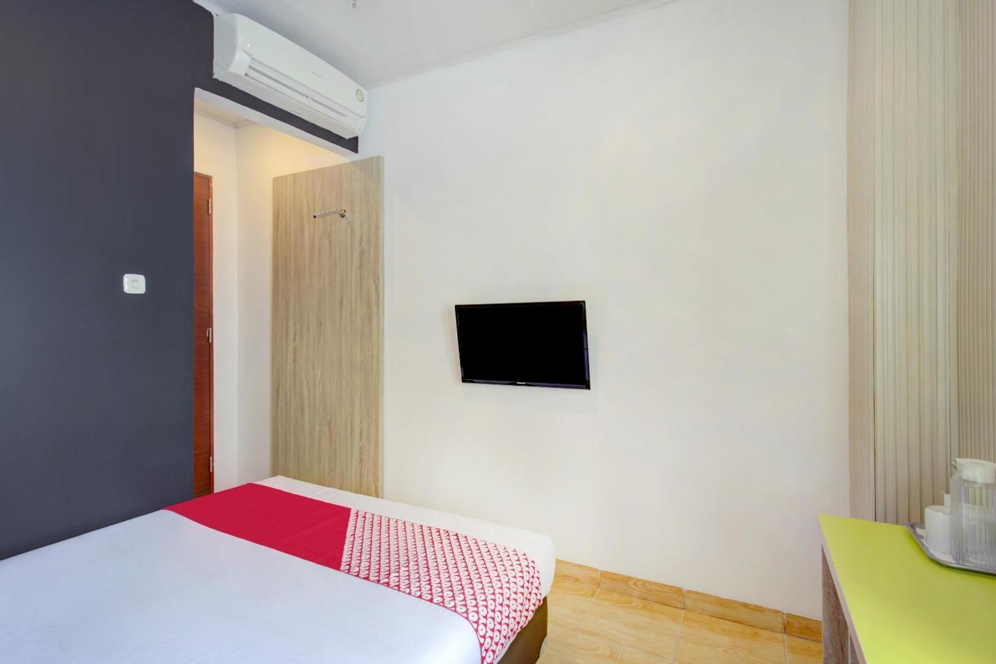 Hotel O Gambir Near Juanda Station Formerly Bunga Dahlia Джакарта Екстер'єр фото