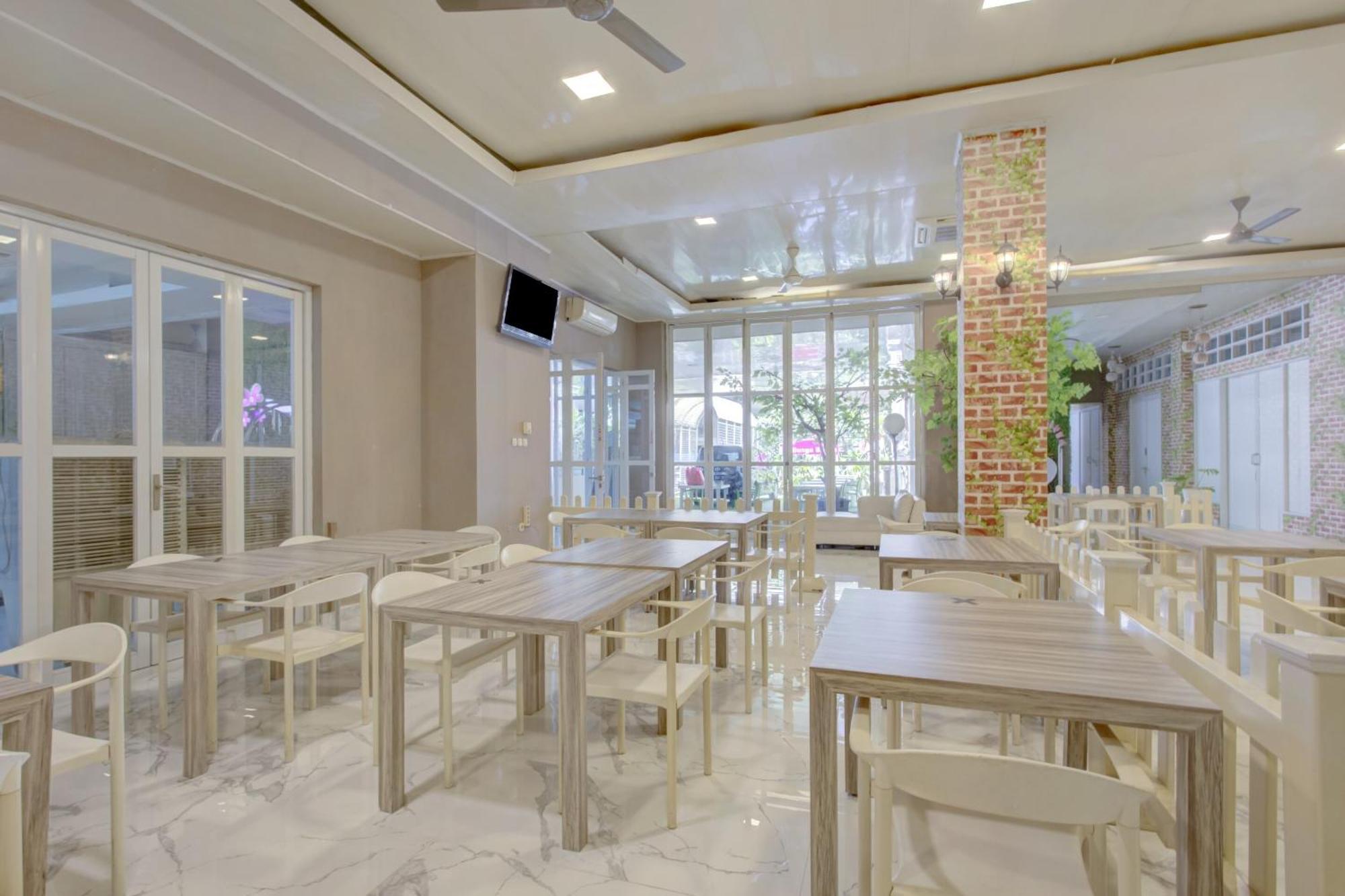 Hotel O Gambir Near Juanda Station Formerly Bunga Dahlia Джакарта Екстер'єр фото
